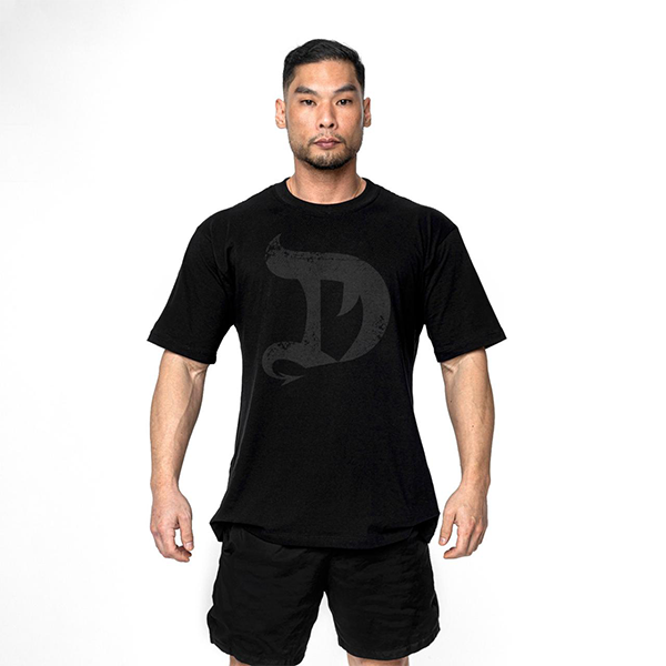 CAMISETA BLACK ON BLACK